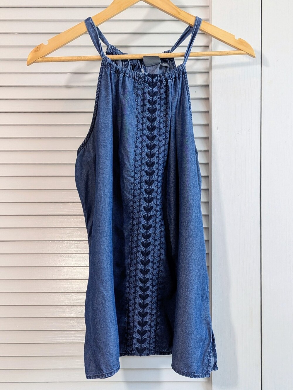 Soho Jeans Chambray Embroidered Halter Tie Back Sleeveless Top Medium